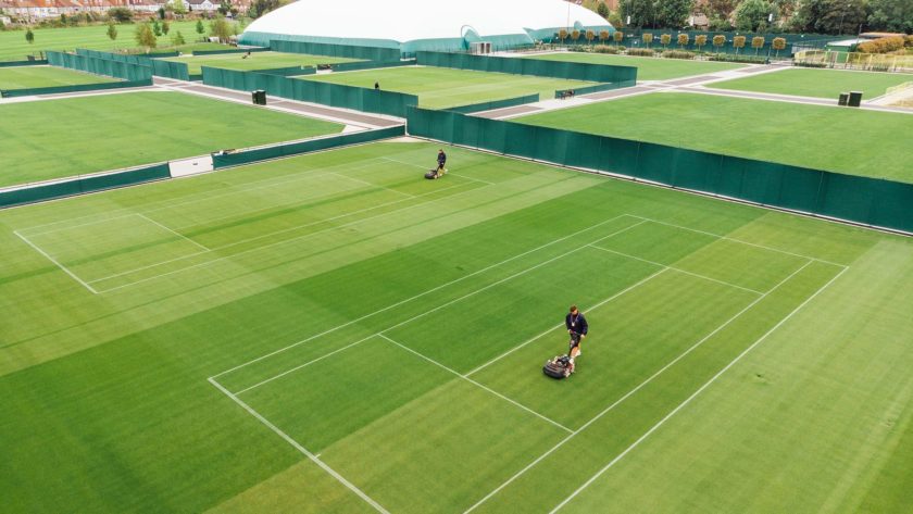 Comment bien choisir les dimensions du court lors de la construction d’un court de tennis à Cannes ?
