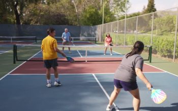 Les clubs souhaitent souvent accueillir des tournois. Ainsi, leur court de tennis en résine synthétique doit obtenir une certification