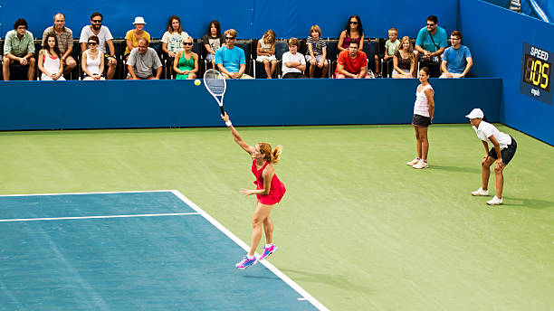 Quels sont les avantages du tennis pour les personnes âgées en termes de santé et de bien-être ?