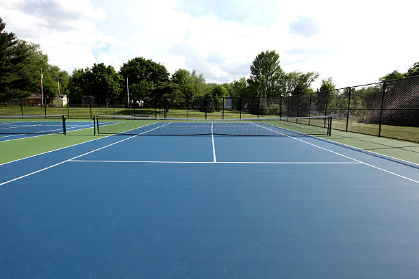 Comment le climat parisien influence-t-il une construction court de tennis à Paris ?