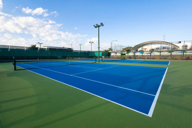 Quelles normes sportives encadrent la construction terrain de padel à Cavalaire-sur-Mer dans un établissement scolaire ?