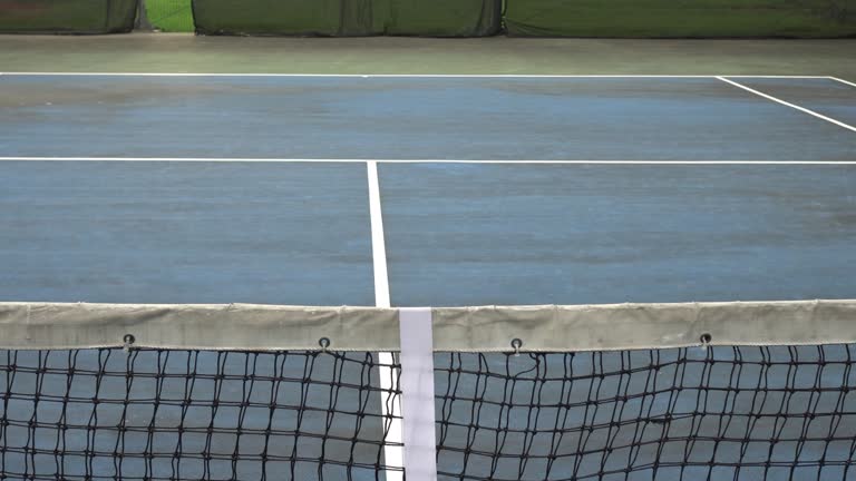 Quelles normes de sécurité respecter pour la construction d’un court de padel ouvert au public ?