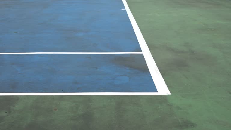 Le béton poreux est-il recommandé pour une construction court de tennis à Paris ?