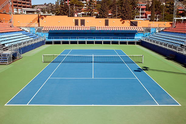 Quels aménagements prévoir autour d’une construction terrain de padel à Cavalaire-sur-Mer pour sécuriser les déplacements ?