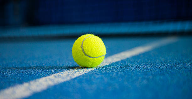 Une construction court de tennis à Grasse doit-elle être conforme aux normes FFT ?
