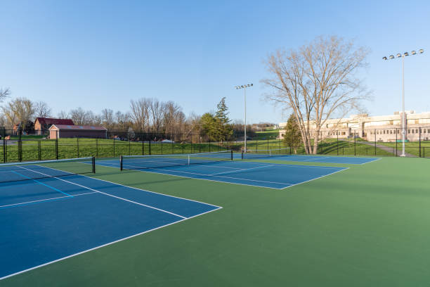 Quels enjeux de relief anticiper pour un court de padel à Mougins ?