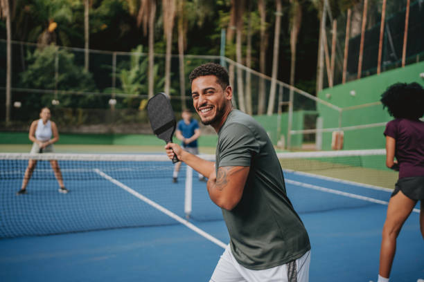 Quels aménagements paysagers prévoir autour d’une construction court de tennis à Hyères ?