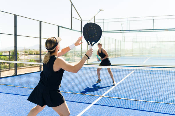 Pourquoi faire appel à un constructeur court de padel pour lancer un projet sportif rentable ?