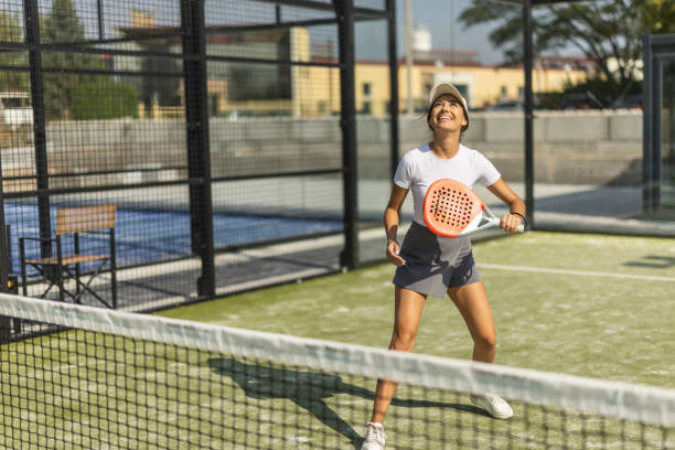 Comment un constructeur court de padel sélectionne-t-il les matériaux pour garantir la durabilité ?